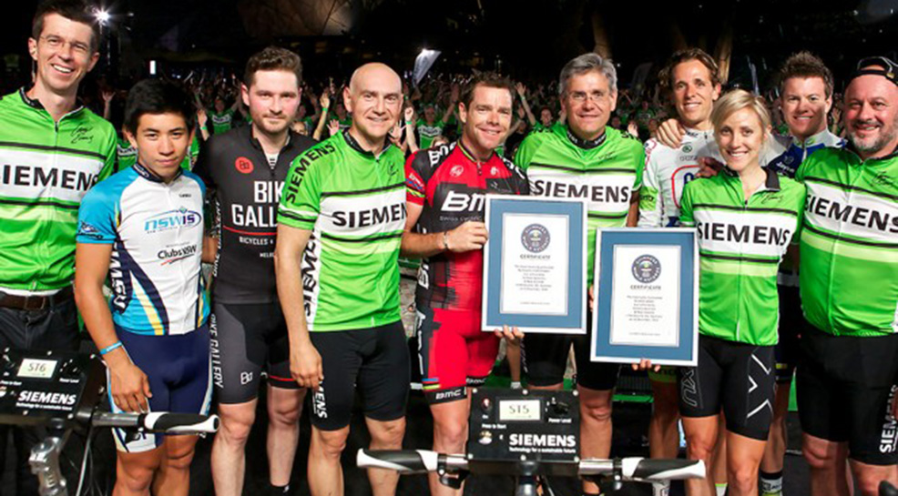 Cadel leads 1000 riders to break two World Records